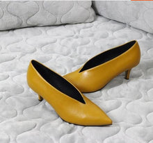 Load image into Gallery viewer, XGRAVITY 2021 Pop Star Pointed Toe Girl Thin Heel Woman Shoes Deep V Design Lady Fashion Shoes Elegant European Women Shoes C264